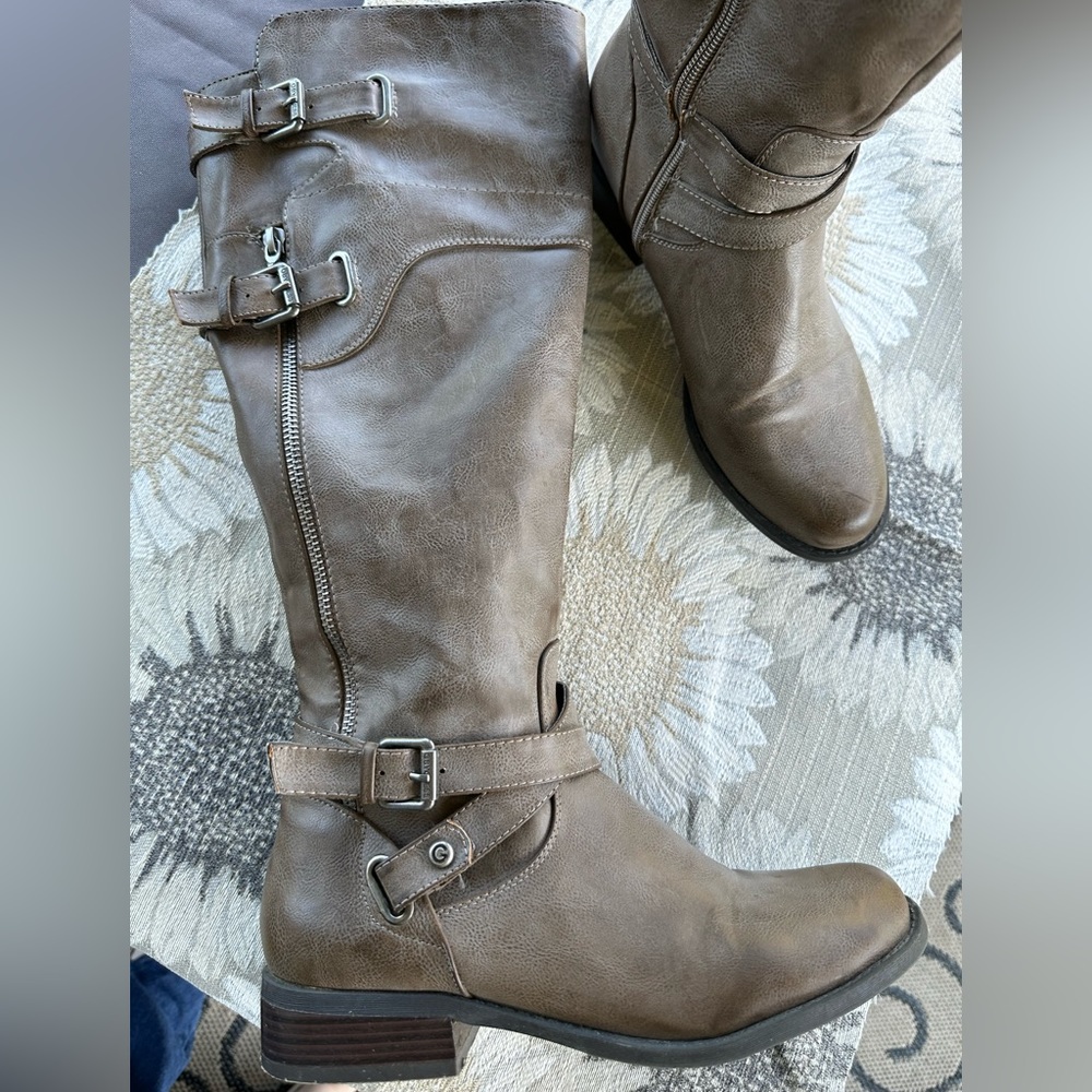 Gorgeous tall boots by Guess